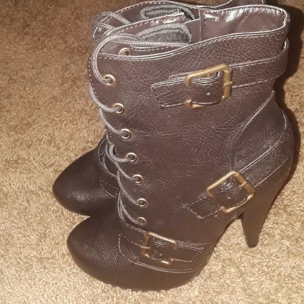 Size 6 Dark Brown Boot